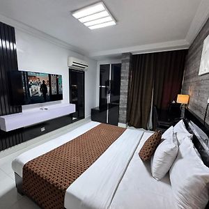 Deluxe King Suite